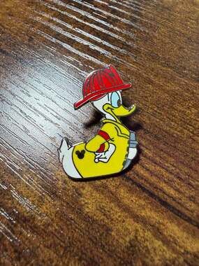 Walt Disney World Hidden Mickey 2007 Series 2 Donald Duck Firefighter Pin